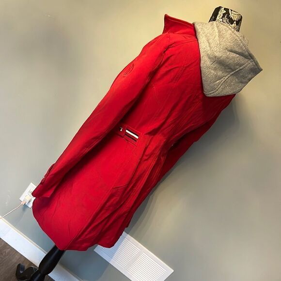 Tommy Hilfiger 33” With Fleece Hoodie Red NEW - Picture 3 of 5